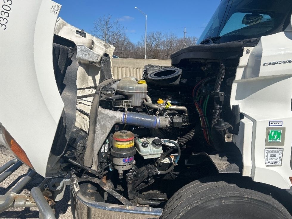 Day Cab Tractor-Heavy Duty Tractors-Freightliner-2021-T11664ST-East Chicago-IN-338,161\n\t\tmiles-$ 55,750 - Image 16