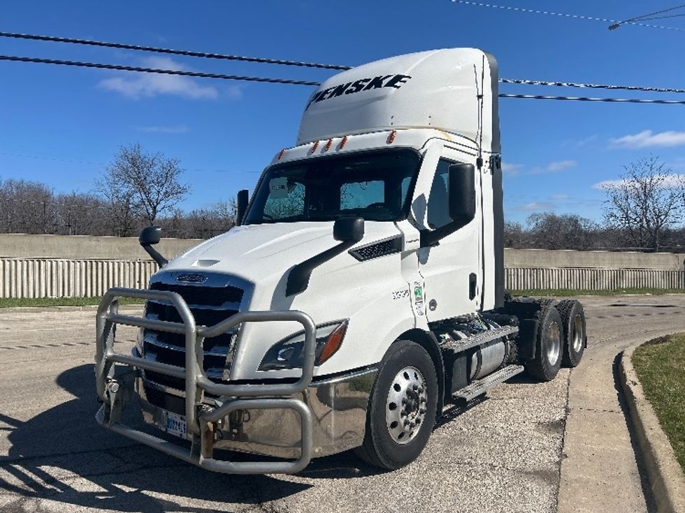 Day Cab Tractor-Heavy Duty Tractors-Freightliner-2021-T11664ST-East Chicago-IN-338,161\n\t\tmiles-$ 55,750 - Image 3