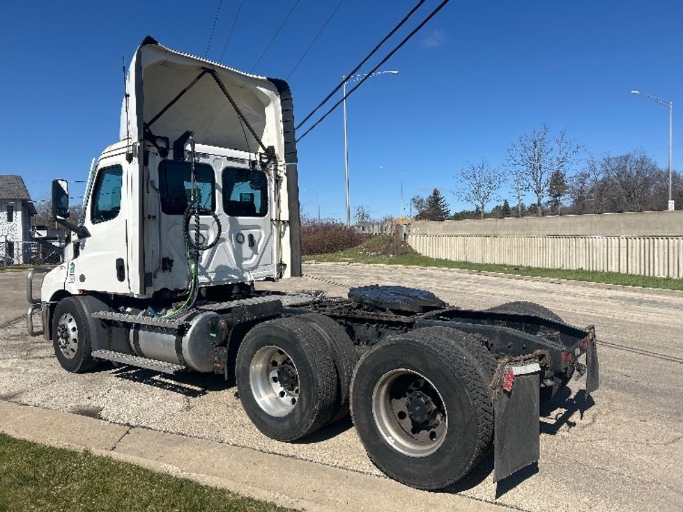 Day Cab Tractor-Heavy Duty Tractors-Freightliner-2021-T11664ST-East Chicago-IN-338,161\n\t\tmiles-$ 55,750 - Image 5
