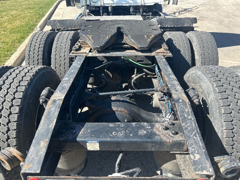 Day Cab Tractor-Heavy Duty Tractors-Freightliner-2021-T11664ST-East Chicago-IN-338,161\n\t\tmiles-$ 55,750 - Image 6