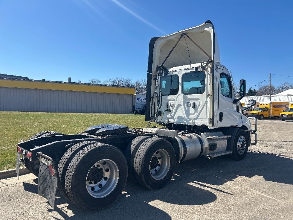 Day Cab Tractor-Heavy Duty Tractors-Freightliner-2021-T11664ST-East Chicago-IN-338,161\n\t\tmiles-$ 55,750 - Image 7