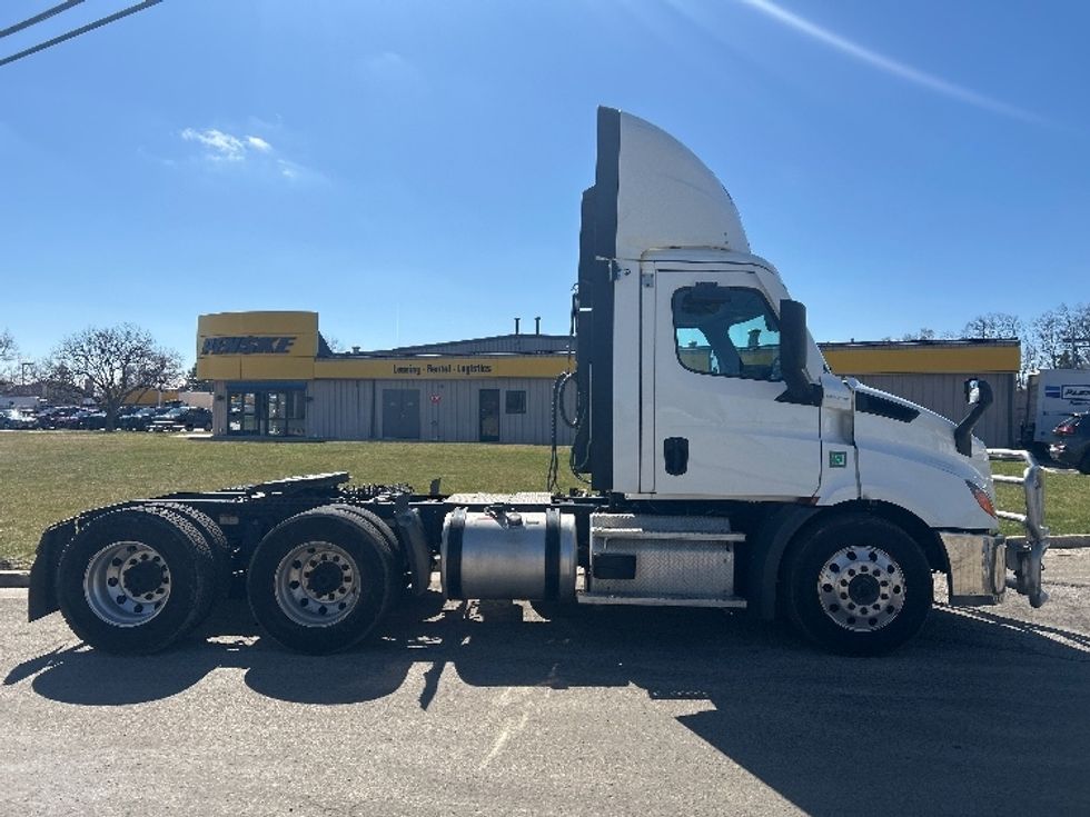 Day Cab Tractor-Heavy Duty Tractors-Freightliner-2021-T11664ST-East Chicago-IN-338,161\n\t\tmiles-$ 55,750 - Image 8