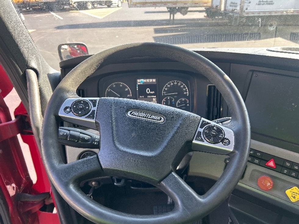 Day Cab Tractor-Heavy Duty Tractors-Freightliner-2021-T11664ST-Edison-NJ-153,649\n\t\tmiles-$ 69,250 - Image 11