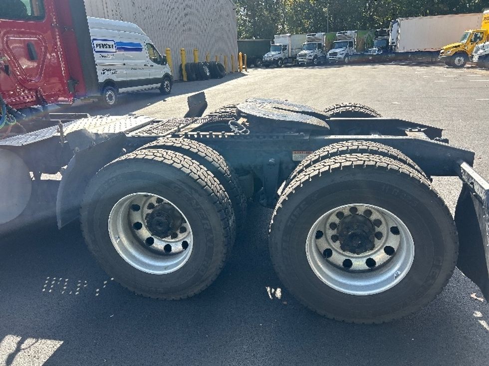 Day Cab Tractor-Heavy Duty Tractors-Freightliner-2021-T11664ST-Edison-NJ-153,649\n\t\tmiles-$ 69,250 - Image 18