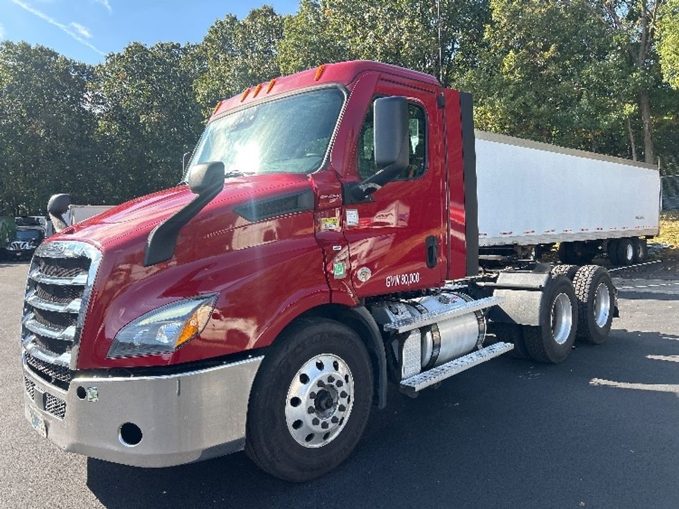 Day Cab Tractor-Heavy Duty Tractors-Freightliner-2021-T11664ST-Edison-NJ-153,649\n\t\tmiles-$ 69,250 - Image 3