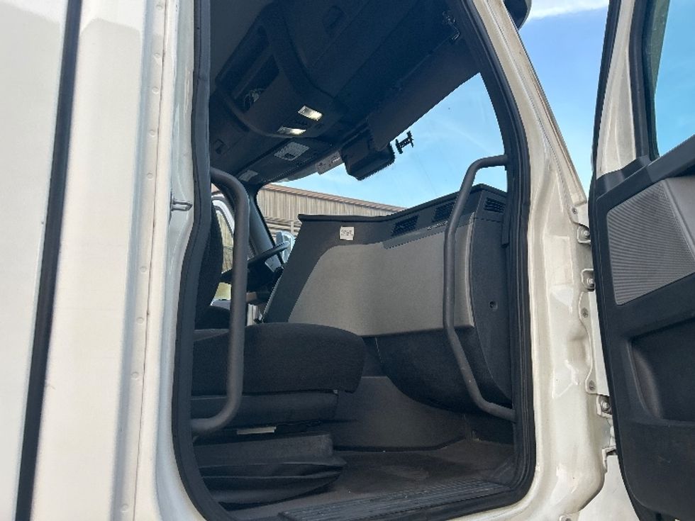 Day Cab Tractor-Heavy Duty Tractors-Freightliner-2021-T11664ST-El Paso-TX-525,234\n\t\tmiles-$ 46,000 - Image 12