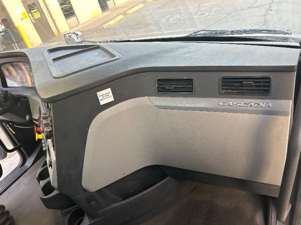 Day Cab Tractor-Heavy Duty Tractors-Freightliner-2021-T11664ST-El Paso-TX-525,234\n\t\tmiles-$ 46,000 - Image 13