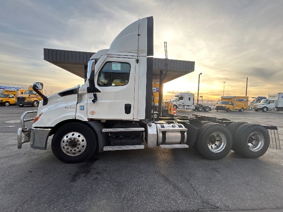 Day Cab Tractor-Heavy Duty Tractors-Freightliner-2021-T11664ST-El Paso-TX-525,234\n\t\tmiles-$ 46,000 - Image 4