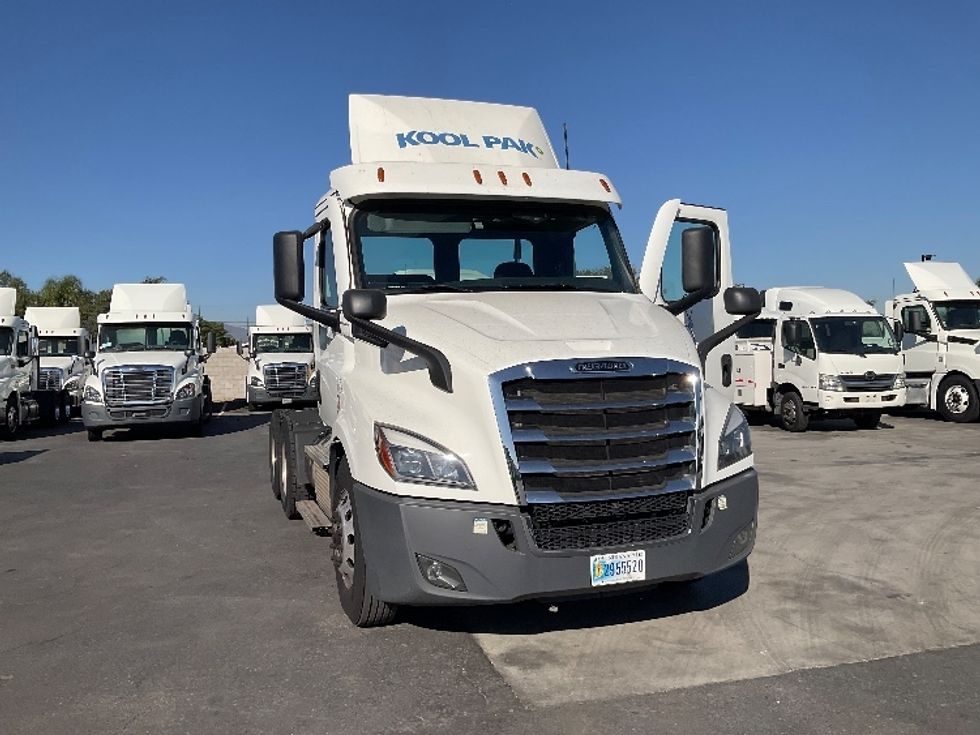 Day Cab Tractor-Heavy Duty Tractors-Freightliner-2021-T11664ST-Fontana-CA-100,083\n\t\tmiles-$ 97,000 - Image 1