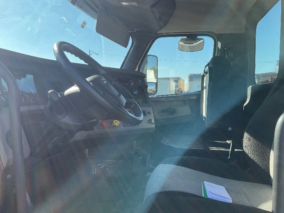 Day Cab Tractor-Heavy Duty Tractors-Freightliner-2021-T11664ST-Fontana-CA-100,083\n\t\tmiles-$ 97,000 - Image 10