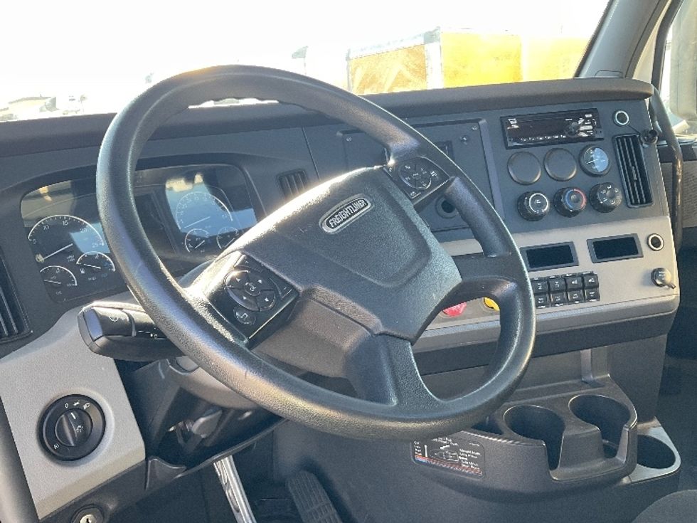 Day Cab Tractor-Heavy Duty Tractors-Freightliner-2021-T11664ST-Fontana-CA-100,083\n\t\tmiles-$ 97,000 - Image 11