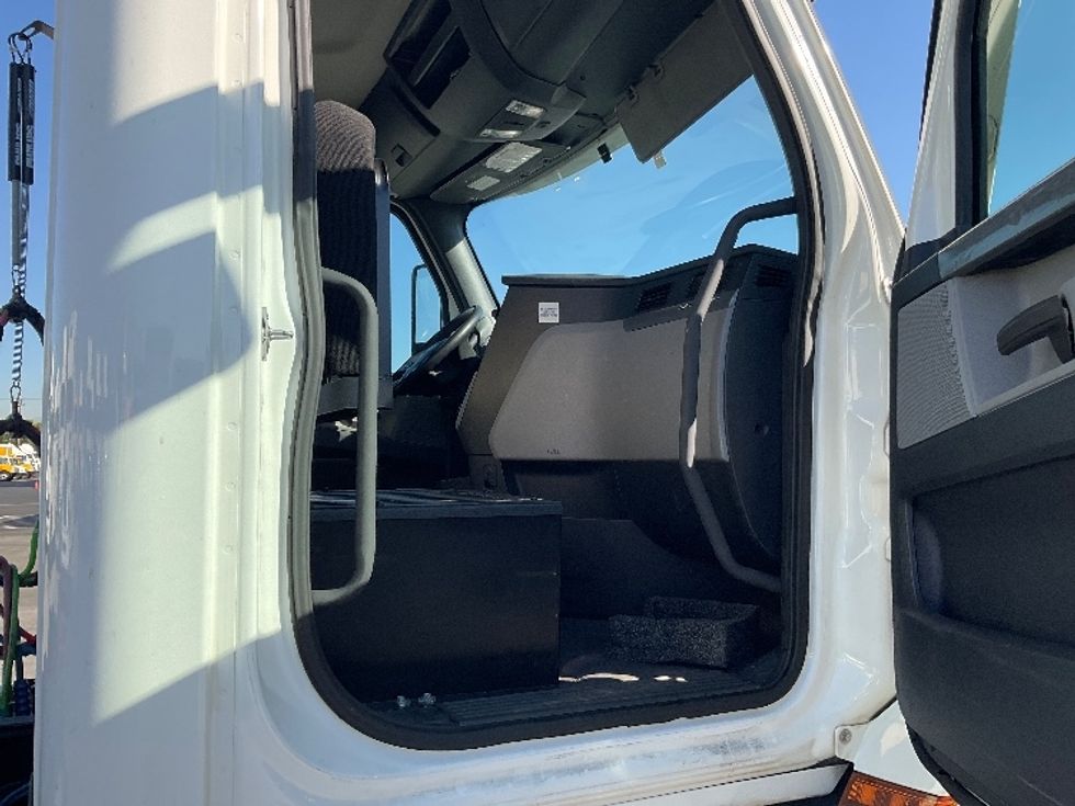 Day Cab Tractor-Heavy Duty Tractors-Freightliner-2021-T11664ST-Fontana-CA-100,083\n\t\tmiles-$ 97,000 - Image 12