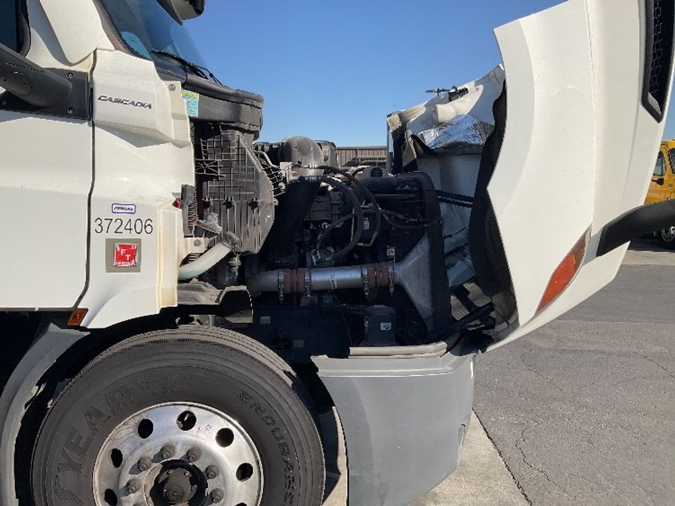 Day Cab Tractor-Heavy Duty Tractors-Freightliner-2021-T11664ST-Fontana-CA-100,083\n\t\tmiles-$ 97,000 - Image 15