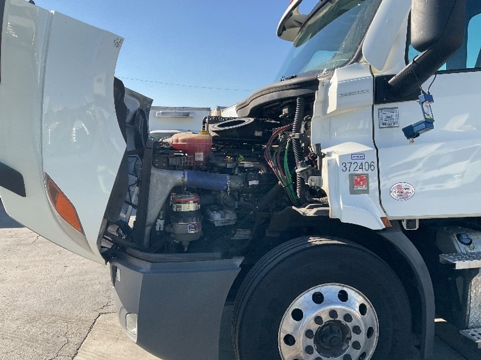 Day Cab Tractor-Heavy Duty Tractors-Freightliner-2021-T11664ST-Fontana-CA-100,083\n\t\tmiles-$ 97,000 - Image 16