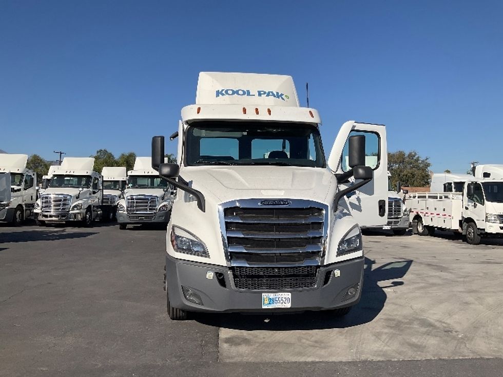 Day Cab Tractor-Heavy Duty Tractors-Freightliner-2021-T11664ST-Fontana-CA-100,083\n\t\tmiles-$ 97,000 - Image 2
