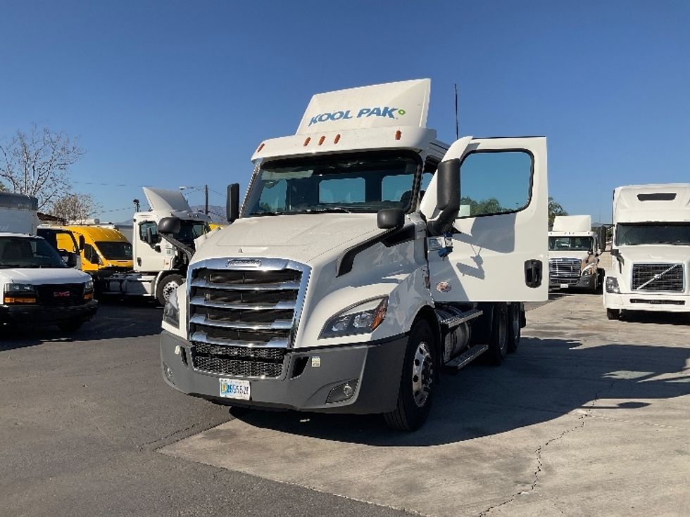 Day Cab Tractor-Heavy Duty Tractors-Freightliner-2021-T11664ST-Fontana-CA-100,083\n\t\tmiles-$ 97,000 - Image 3