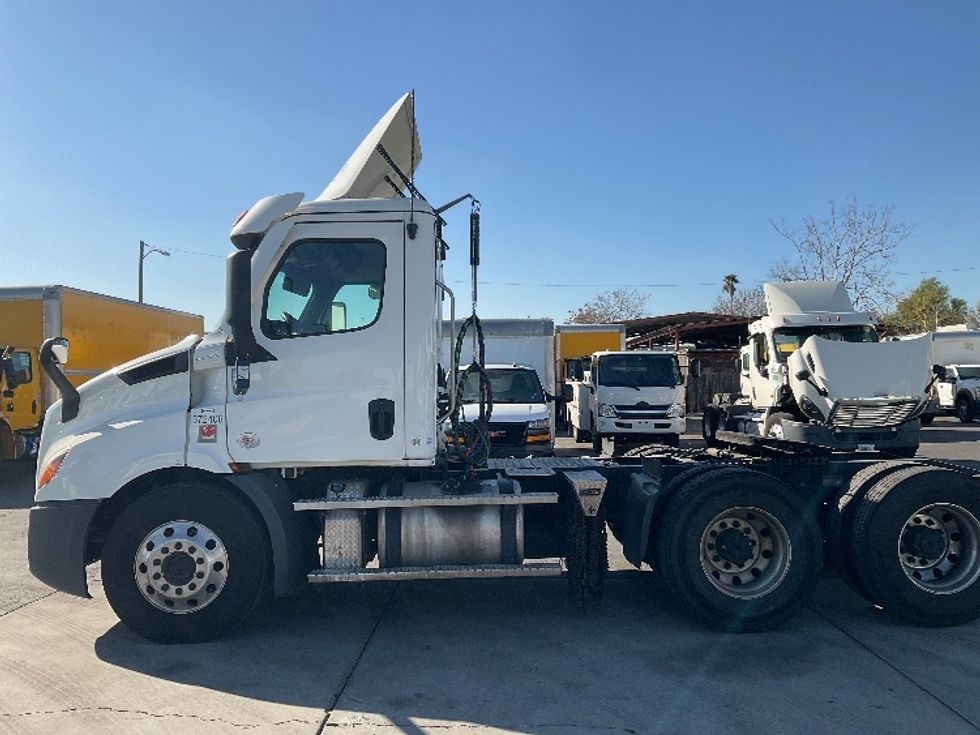 Day Cab Tractor-Heavy Duty Tractors-Freightliner-2021-T11664ST-Fontana-CA-100,083\n\t\tmiles-$ 97,000 - Image 4