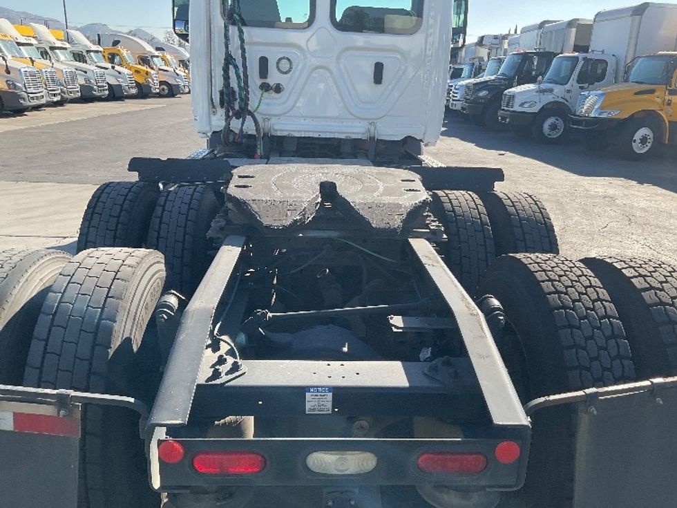 Day Cab Tractor-Heavy Duty Tractors-Freightliner-2021-T11664ST-Fontana-CA-100,083\n\t\tmiles-$ 97,000 - Image 6
