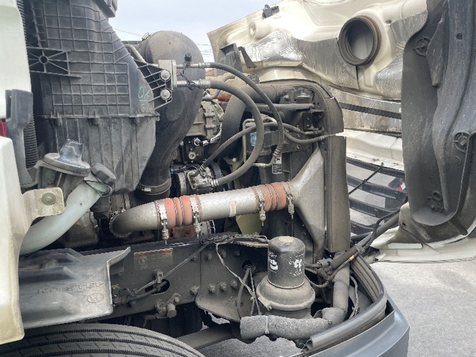 Day Cab Tractor-Heavy Duty Tractors-Freightliner-2021-T11664ST-Fontana-CA-165,390\n\t\tmiles-$ 92,000 - Image 15