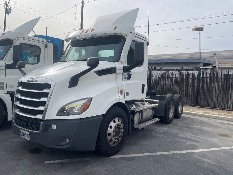 Day Cab Tractor-Heavy Duty Tractors-Freightliner-2021-T11664ST-Fontana-CA-165,390\n\t\tmiles-$ 92,000 - Image 3