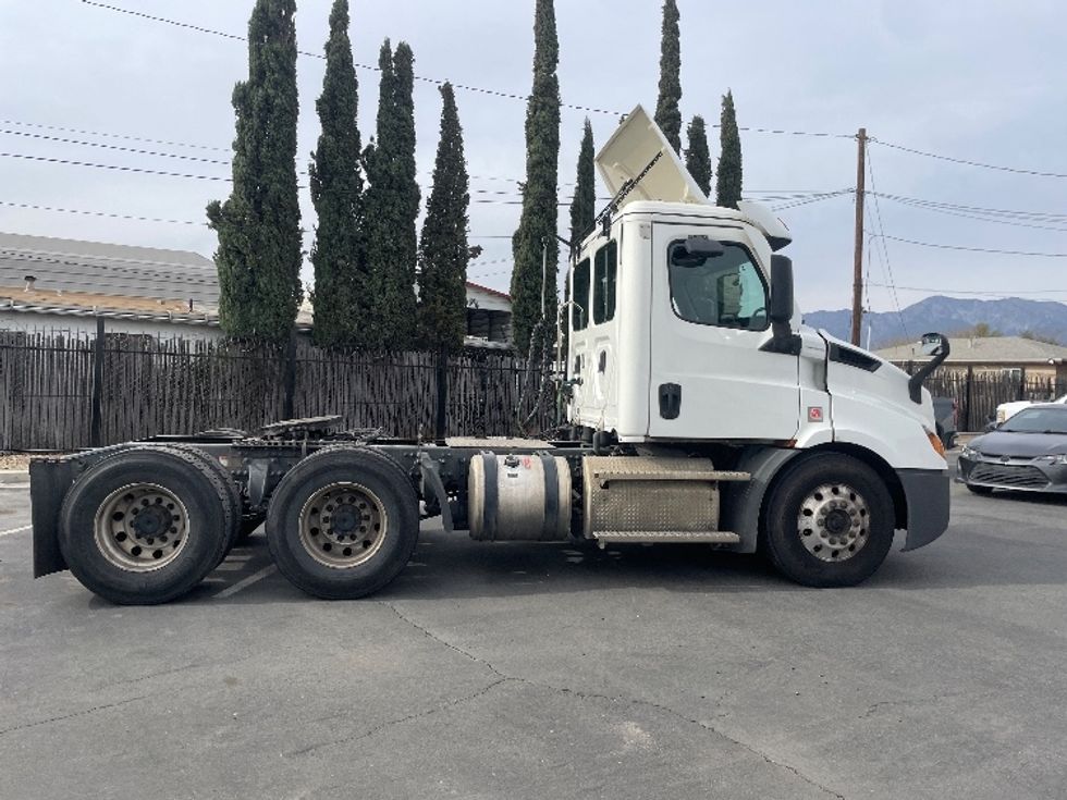 Day Cab Tractor-Heavy Duty Tractors-Freightliner-2021-T11664ST-Fontana-CA-165,390\n\t\tmiles-$ 92,000 - Image 8