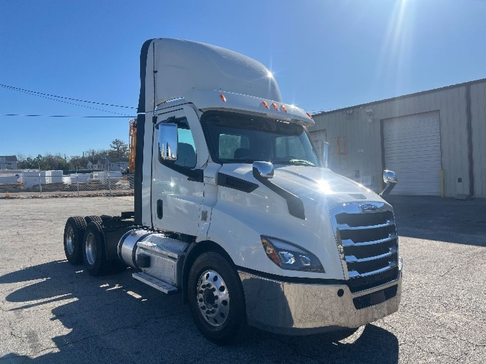 Day Cab Tractor-Heavy Duty Tractors-Freightliner-2021-T11664ST-Forest Park-GA-358,339\n\t\tmiles-$ 61,250 - Image 1