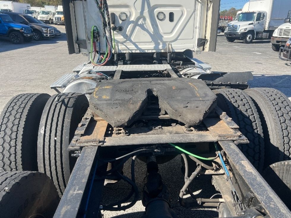 Day Cab Tractor-Heavy Duty Tractors-Freightliner-2021-T11664ST-Forest Park-GA-358,339\n\t\tmiles-$ 61,250 - Image 6