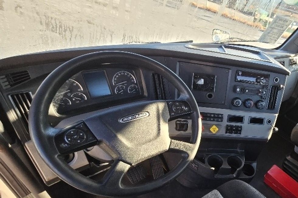 Day Cab Tractor-Heavy Duty Tractors-Freightliner-2021-T11664ST-Forest Park-GA-433,413\n\t\tmiles-$ 53,750 - Image 10
