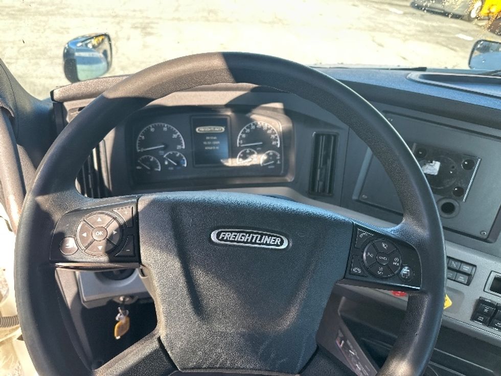 Day Cab Tractor-Heavy Duty Tractors-Freightliner-2021-T11664ST-Forest Park-GA-433,413\n\t\tmiles-$ 53,750 - Image 11