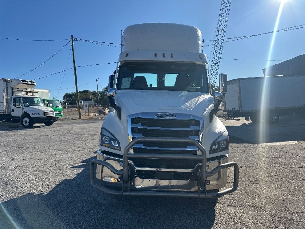 Day Cab Tractor-Heavy Duty Tractors-Freightliner-2021-T11664ST-Forest Park-GA-433,413\n\t\tmiles-$ 53,750 - Image 2