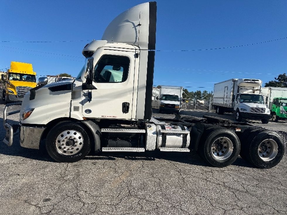 Day Cab Tractor-Heavy Duty Tractors-Freightliner-2021-T11664ST-Forest Park-GA-433,413\n\t\tmiles-$ 53,750 - Image 4