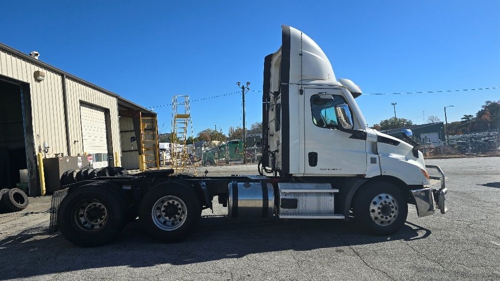 Day Cab Tractor-Heavy Duty Tractors-Freightliner-2021-T11664ST-Forest Park-GA-433,413\n\t\tmiles-$ 53,750 - Image 8