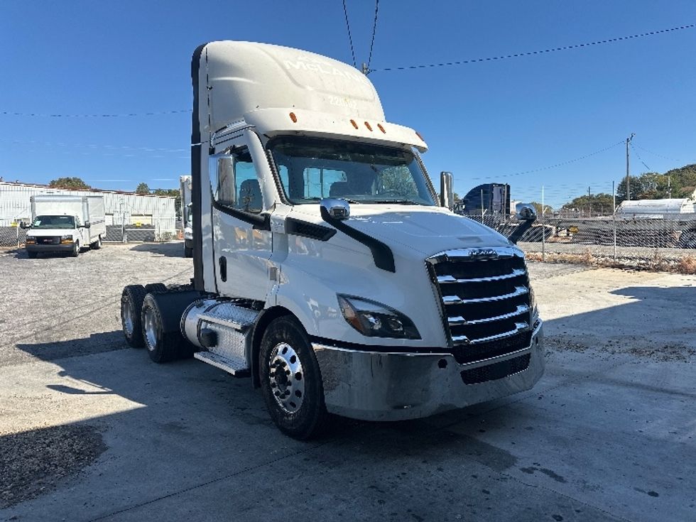 Day Cab Tractor-Heavy Duty Tractors-Freightliner-2021-T11664ST-Forest Park-GA-480,906\n\t\tmiles-$ 48,750 - Image 1