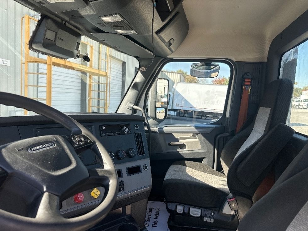 Day Cab Tractor-Heavy Duty Tractors-Freightliner-2021-T11664ST-Forest Park-GA-480,906\n\t\tmiles-$ 48,750 - Image 10