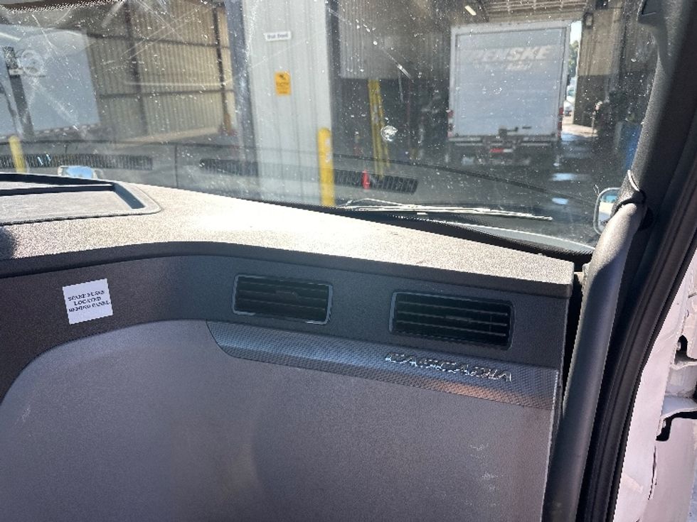 Day Cab Tractor-Heavy Duty Tractors-Freightliner-2021-T11664ST-Forest Park-GA-480,906\n\t\tmiles-$ 48,750 - Image 13