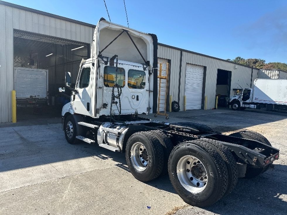 Day Cab Tractor-Heavy Duty Tractors-Freightliner-2021-T11664ST-Forest Park-GA-480,906\n\t\tmiles-$ 48,750 - Image 5