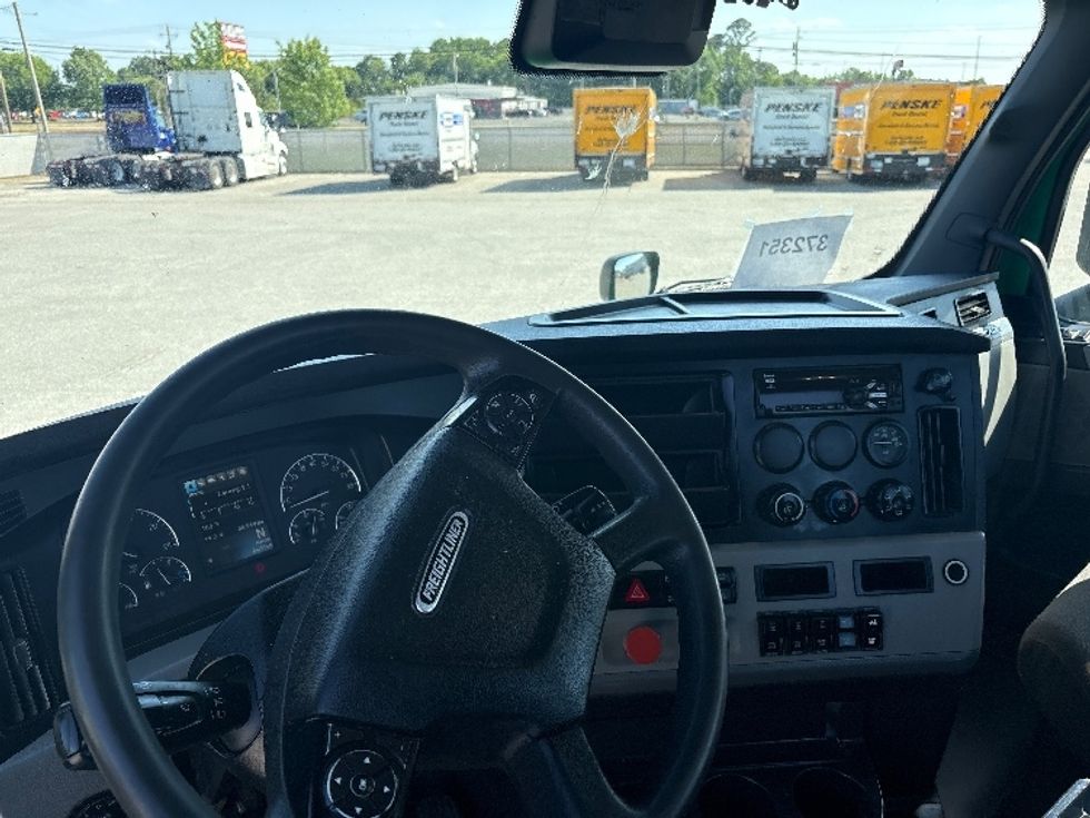 Day Cab Tractor-Heavy Duty Tractors-Freightliner-2021-T11664ST-Goldsboro-NC-60,949\n\t\tmiles-$ 77,250 - Image 10