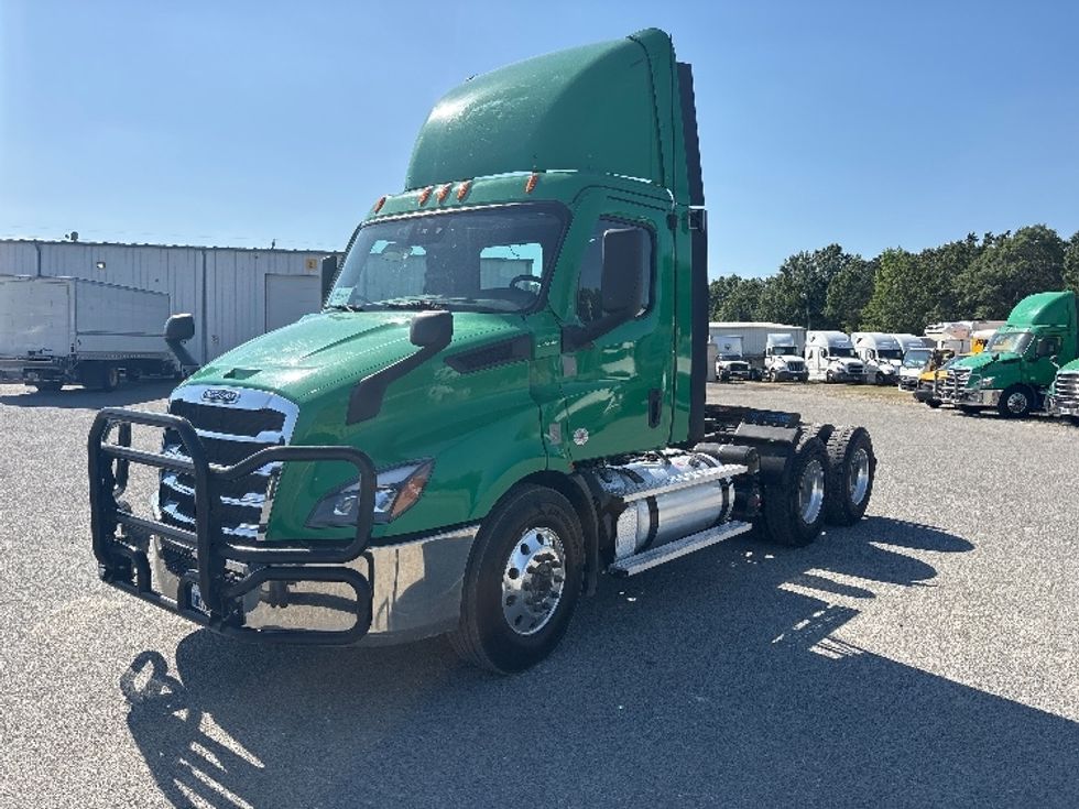 Day Cab Tractor-Heavy Duty Tractors-Freightliner-2021-T11664ST-Goldsboro-NC-60,949\n\t\tmiles-$ 77,250 - Image 3