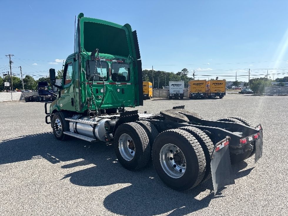 Day Cab Tractor-Heavy Duty Tractors-Freightliner-2021-T11664ST-Goldsboro-NC-60,949\n\t\tmiles-$ 77,250 - Image 5