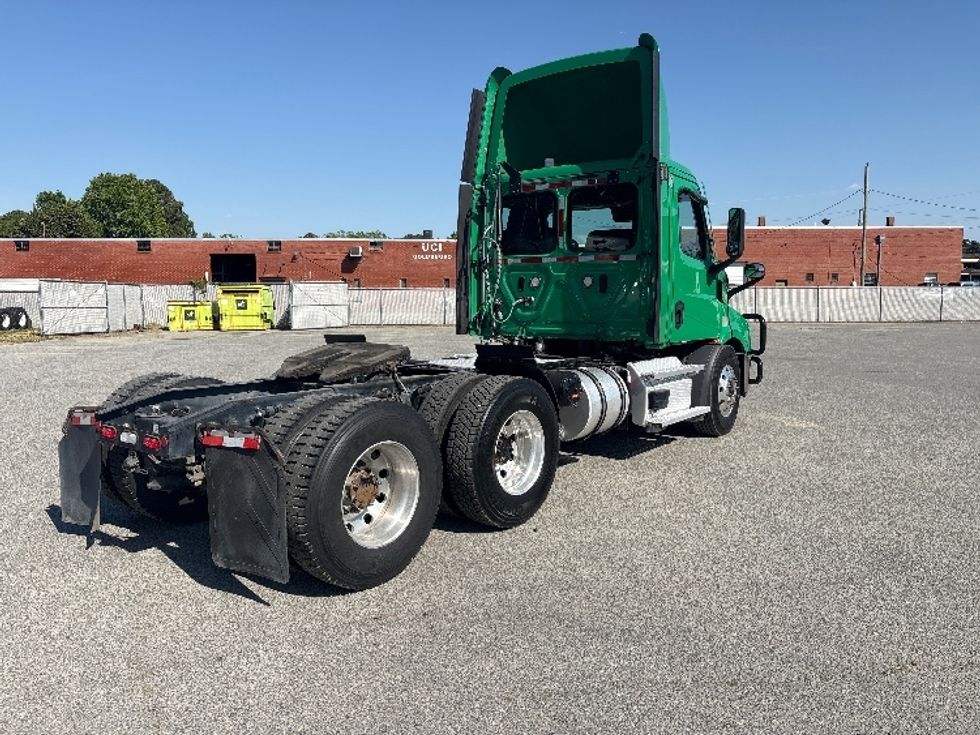 Day Cab Tractor-Heavy Duty Tractors-Freightliner-2021-T11664ST-Goldsboro-NC-60,949\n\t\tmiles-$ 77,250 - Image 7