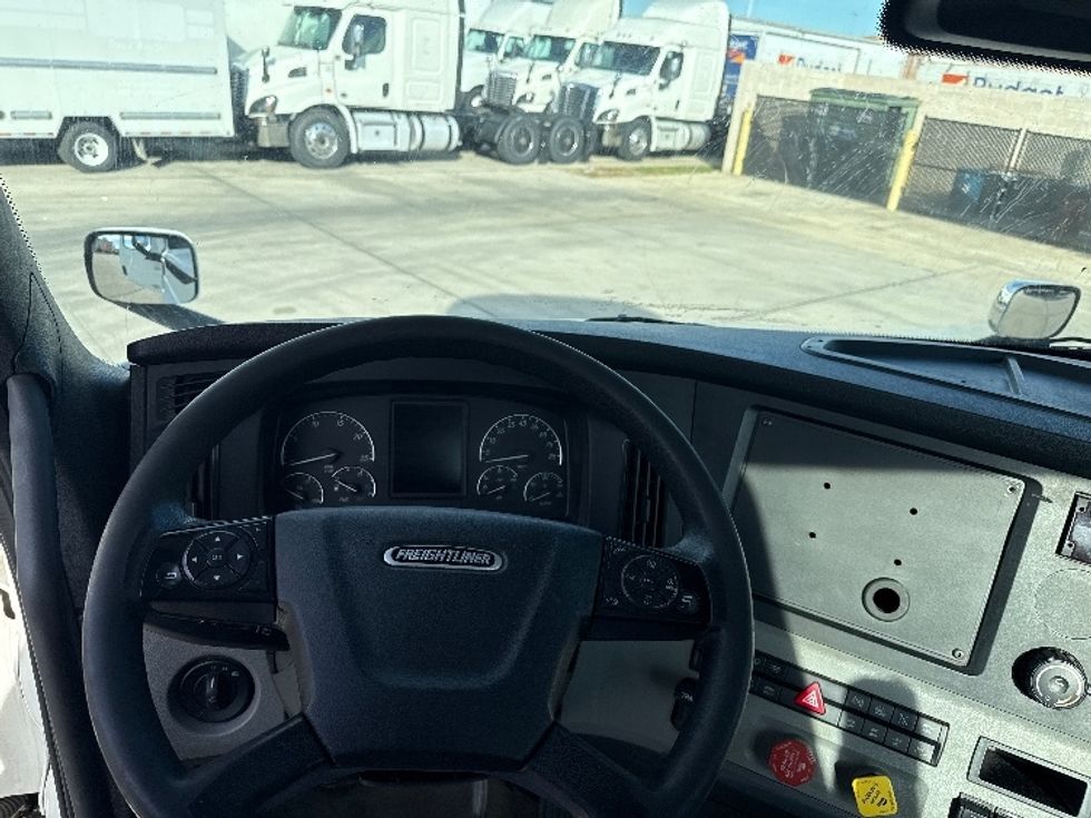 Day Cab Tractor-Heavy Duty Tractors-Freightliner-2021-T11664ST-Grand Prairie-TX-569,136\n\t\tmiles-$ 41,500 - Image 11