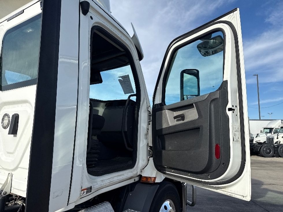 Day Cab Tractor-Heavy Duty Tractors-Freightliner-2021-T11664ST-Grand Prairie-TX-569,136\n\t\tmiles-$ 41,500 - Image 12