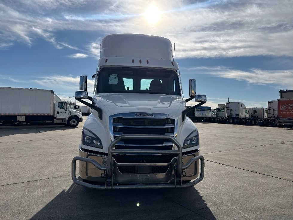 Day Cab Tractor-Heavy Duty Tractors-Freightliner-2021-T11664ST-Grand Prairie-TX-569,136\n\t\tmiles-$ 41,500 - Image 2