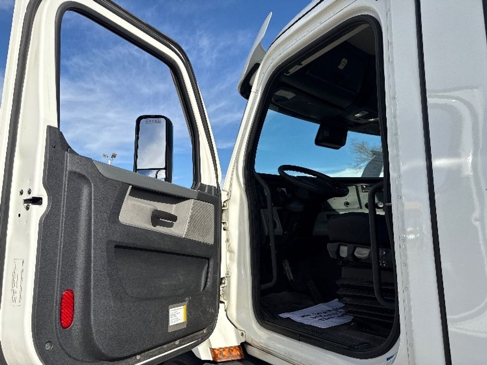 Day Cab Tractor-Heavy Duty Tractors-Freightliner-2021-T11664ST-Grand Prairie-TX-569,136\n\t\tmiles-$ 41,500 - Image 9