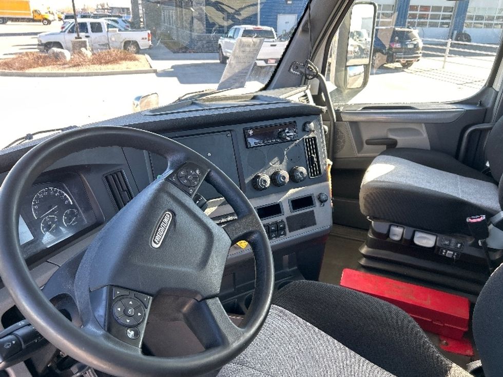 Day Cab Tractor-Heavy Duty Tractors-Freightliner-2021-T11664ST-Greeley-CO-398,448\n\t\tmiles-$ 58,750 - Image 10
