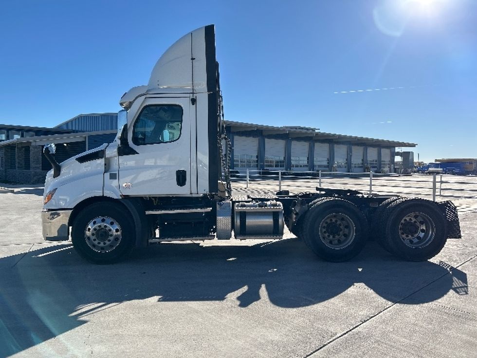 Day Cab Tractor-Heavy Duty Tractors-Freightliner-2021-T11664ST-Greeley-CO-398,448\n\t\tmiles-$ 58,750 - Image 4