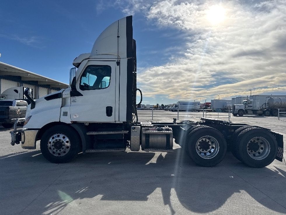 Day Cab Tractor-Heavy Duty Tractors-Freightliner-2021-T11664ST-Greeley-CO-476,833\n\t\tmiles-$ 51,000 - Image 4