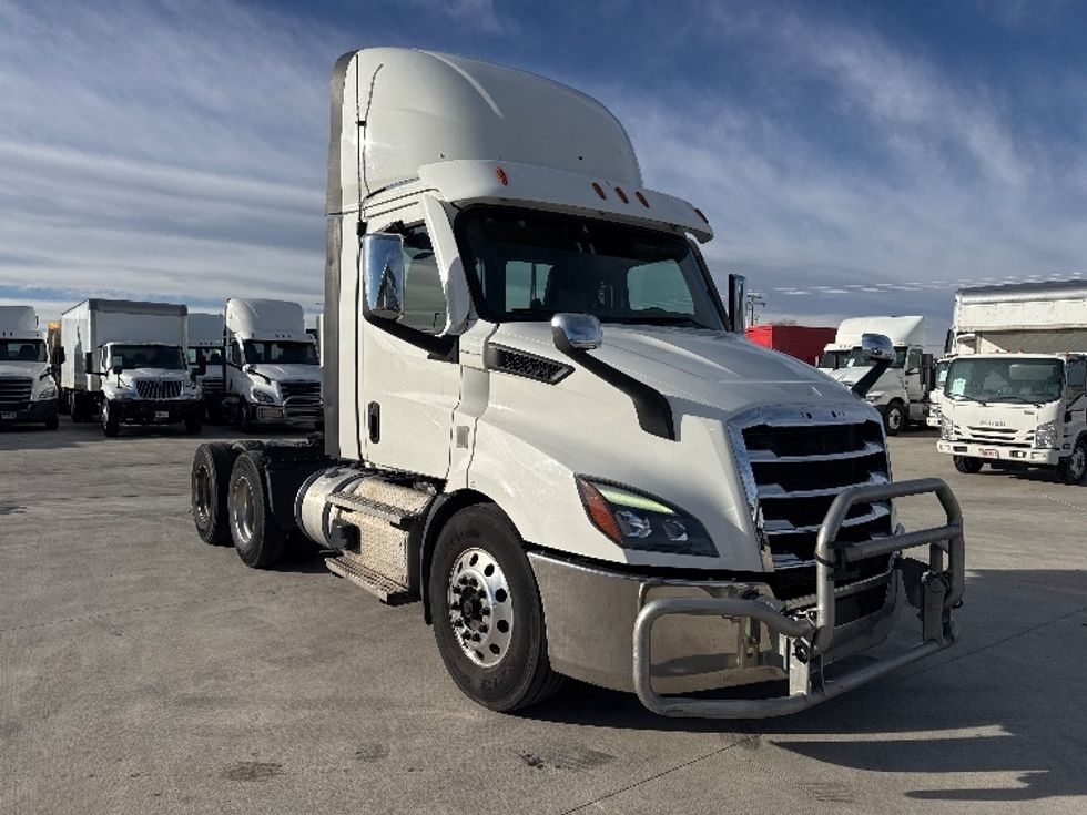 Day Cab Tractor-Heavy Duty Tractors-Freightliner-2021-T11664ST-Greeley-CO-501,716\n\t\tmiles-$ 48,250 - Image 1