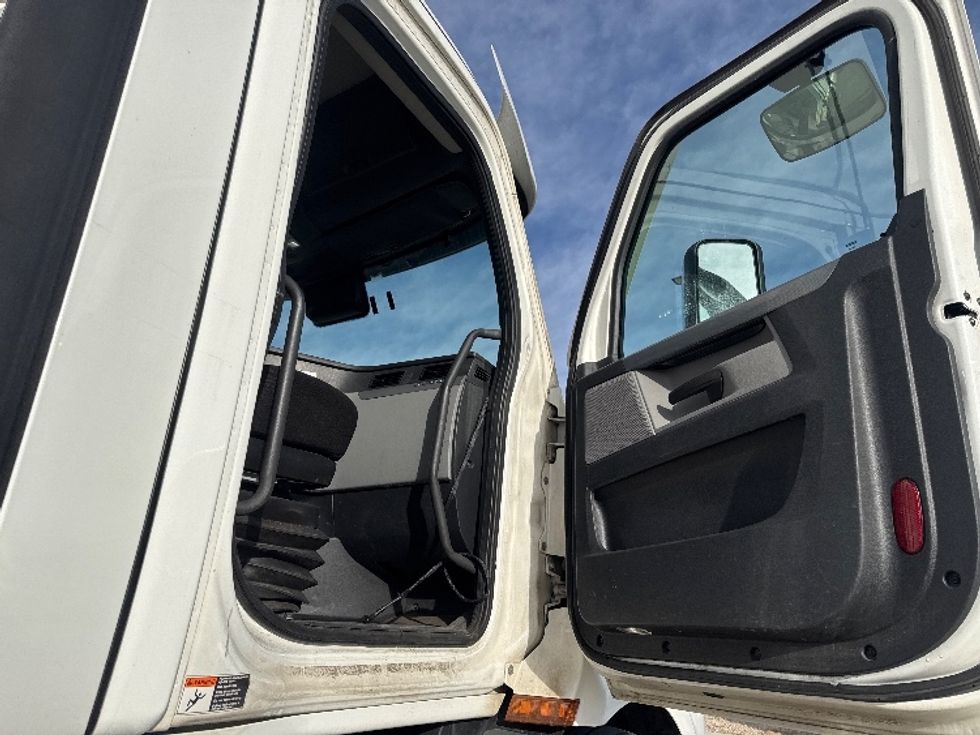 Day Cab Tractor-Heavy Duty Tractors-Freightliner-2021-T11664ST-Greeley-CO-501,716\n\t\tmiles-$ 48,250 - Image 12