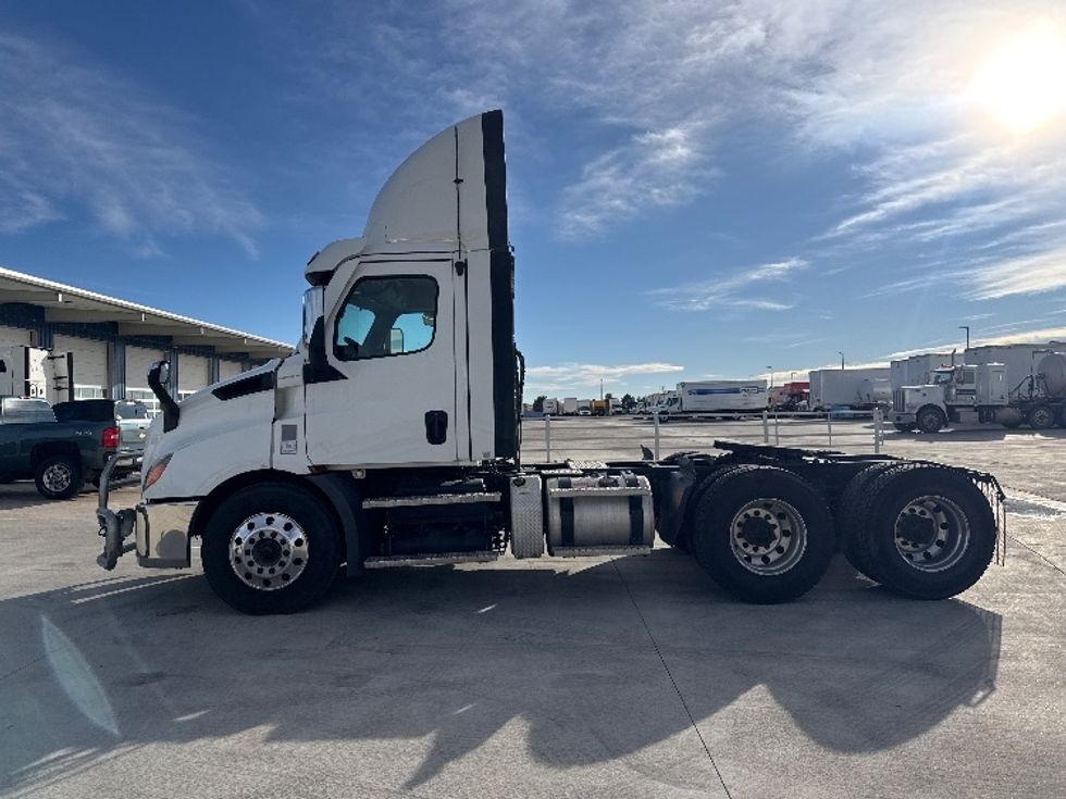 Day Cab Tractor-Heavy Duty Tractors-Freightliner-2021-T11664ST-Greeley-CO-501,716\n\t\tmiles-$ 48,250 - Image 4